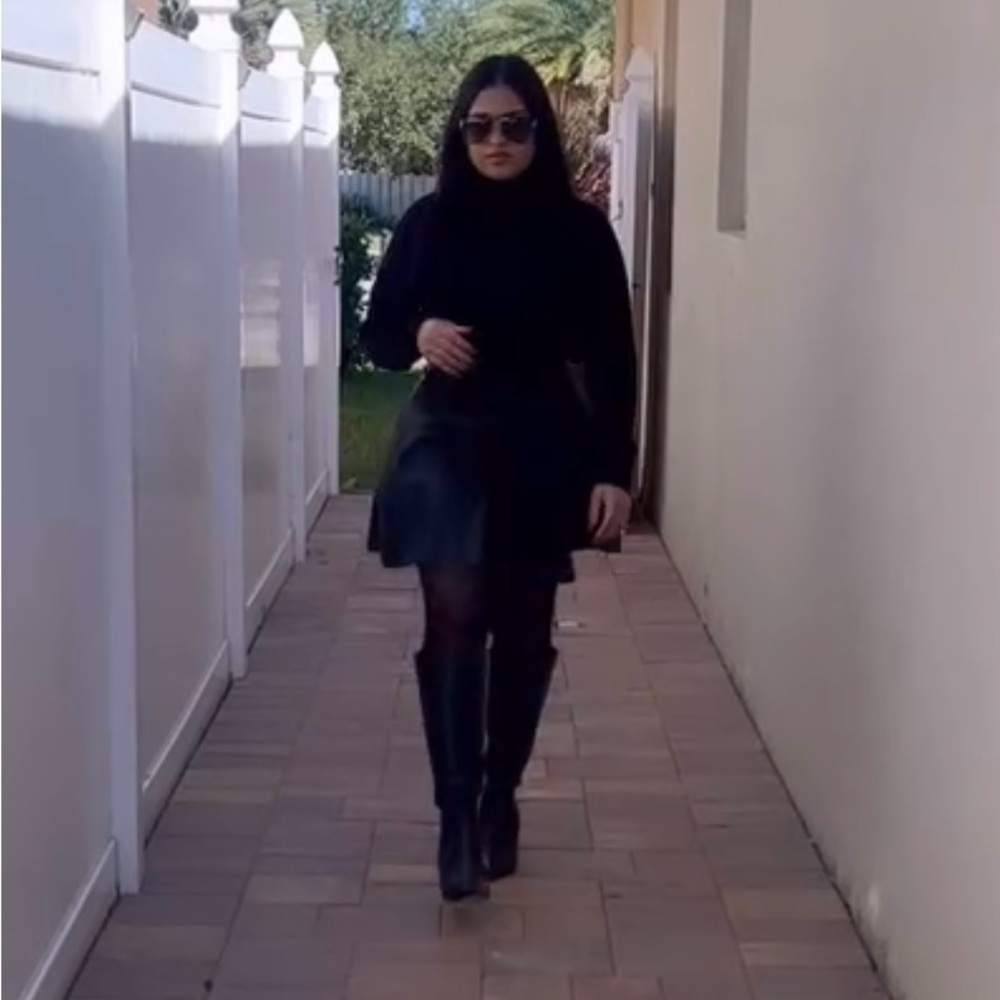 Elegant Black Knee-High Women's Boots
